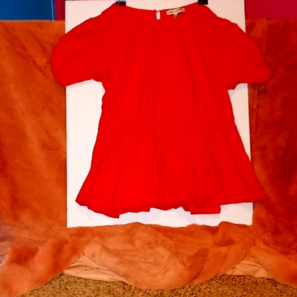 Set red top and brown bottoms